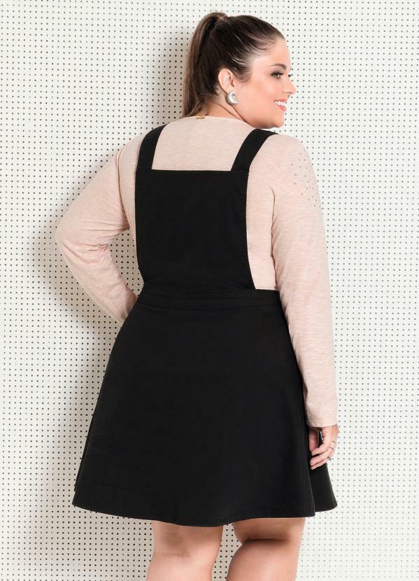 Quintess - Salopete Plus Size Preta com Botões Quintess 2