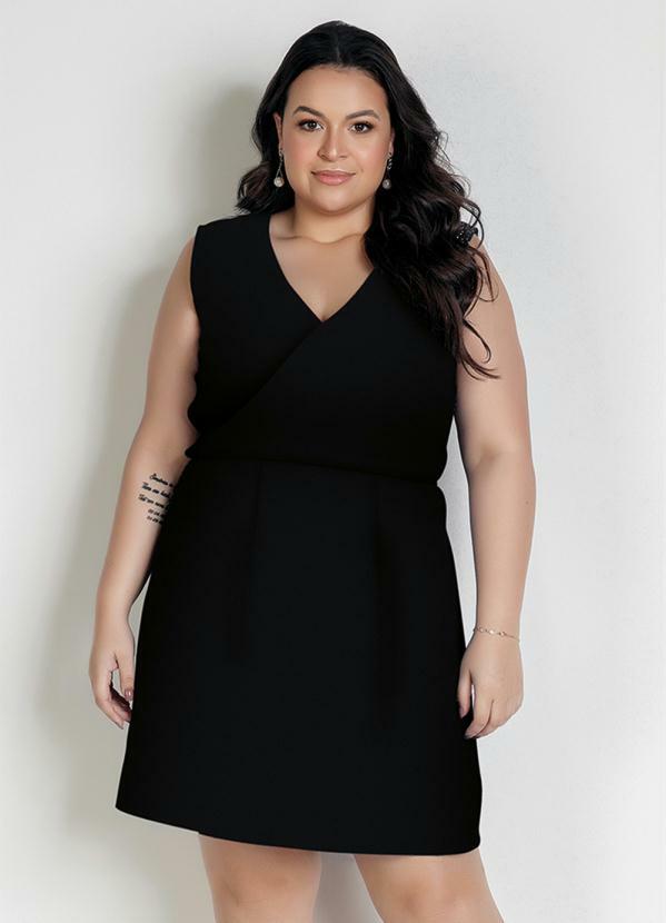 Vestido Curto Preto com Transpasse Plus Size - Marguerite