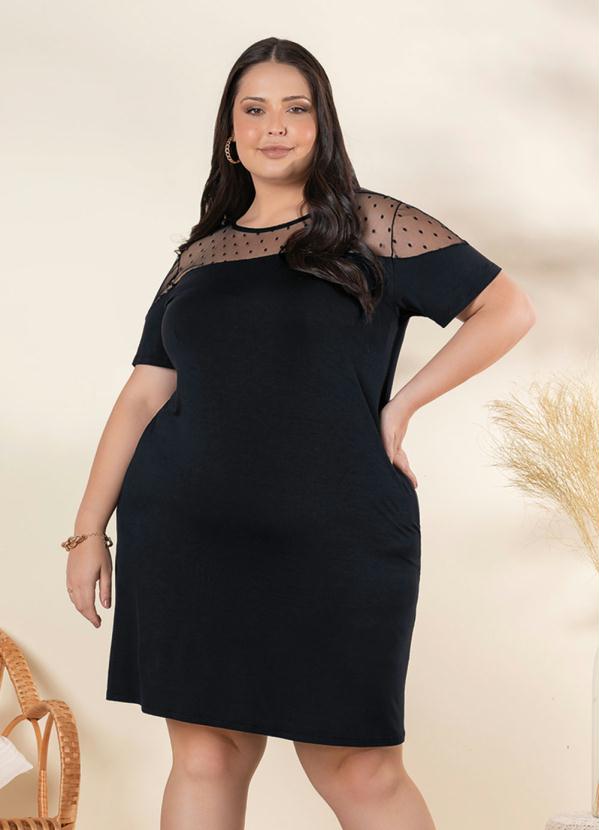 Outlet - Vestido Plus Size Preto com Recorte em Tule