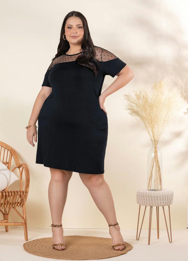 Outlet - Vestido Plus Size Preto com Recorte em Tule 3
